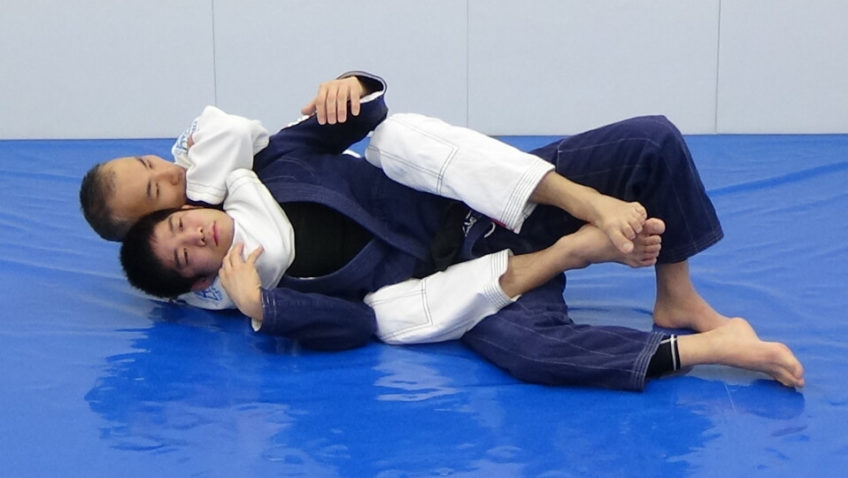 1. リアネイキッドチョーク | トライフォース柔術オンライン