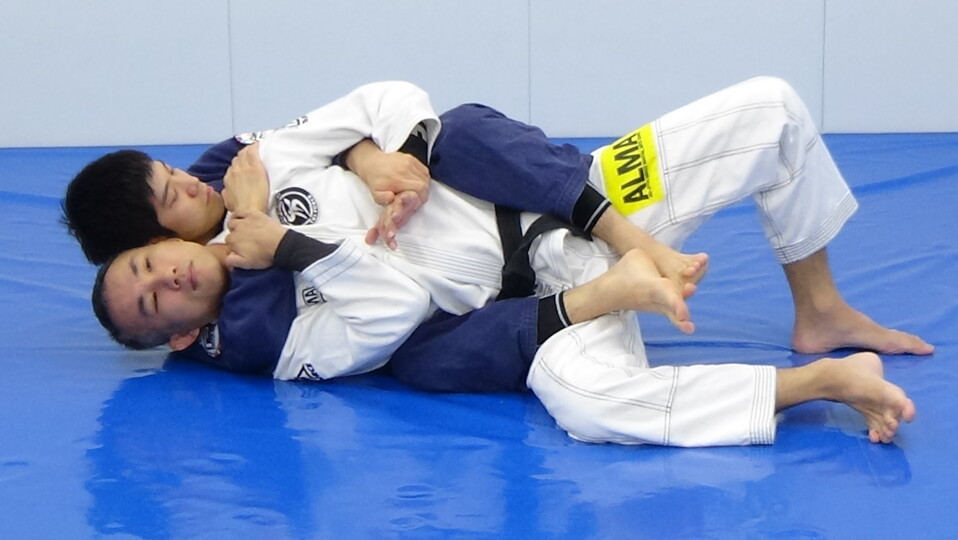 2. リアネイキッドチョークエスケープ | トライフォース柔術オンライン